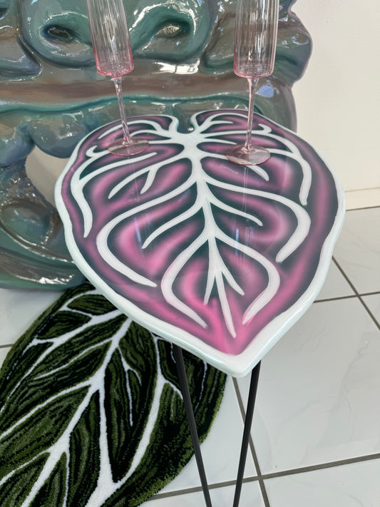 Pink leaf table