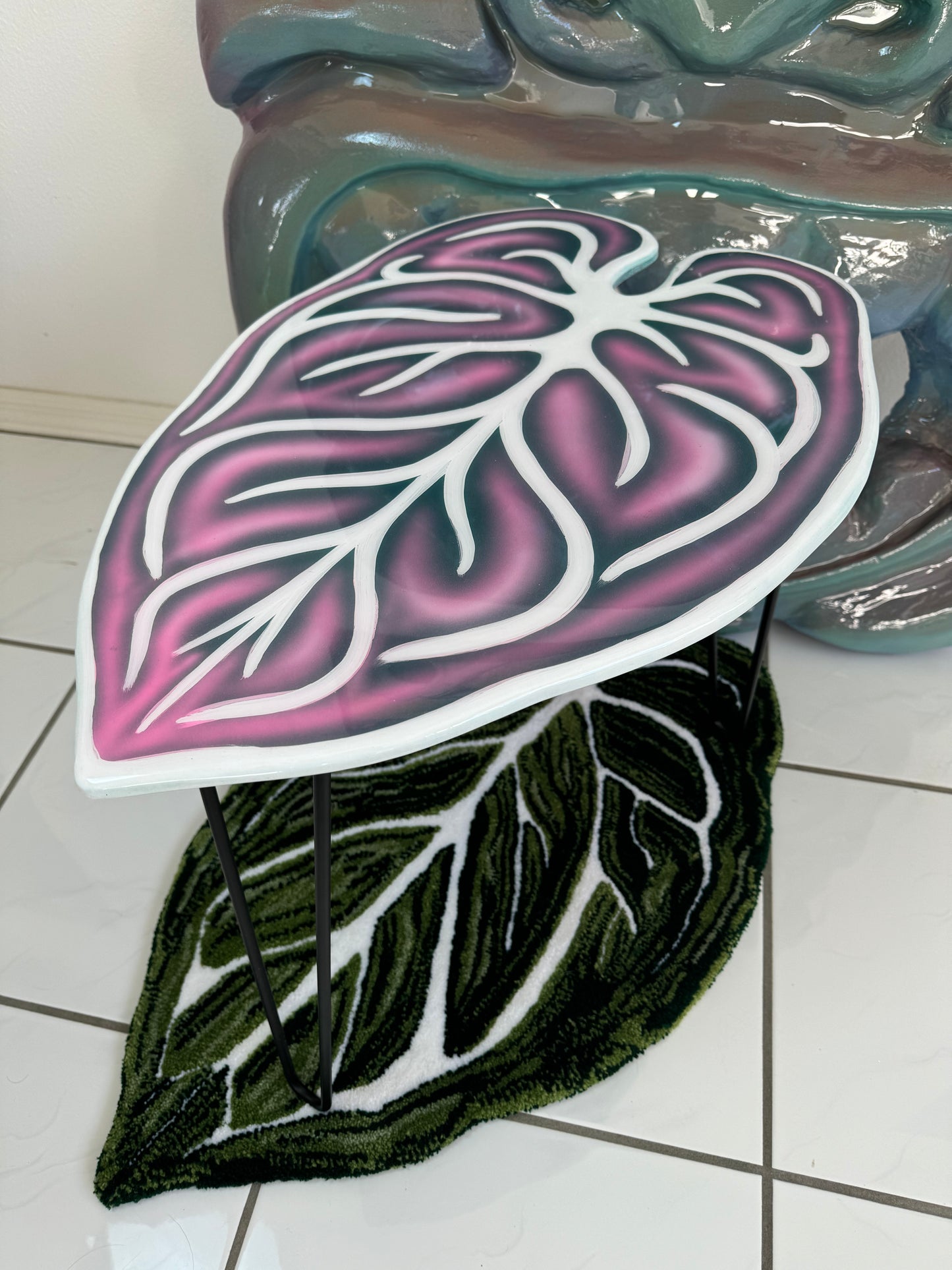 Pink leaf table